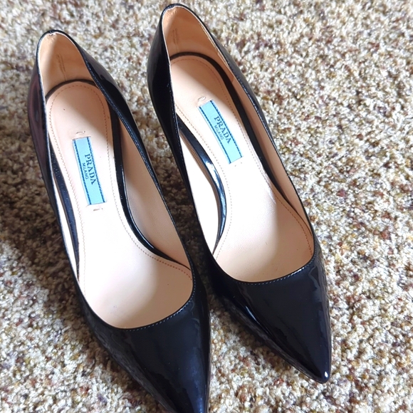 Prada Pumps Black Patent Leather Size EU35.5 Pointed Toe Heels - Picture 1 of 10